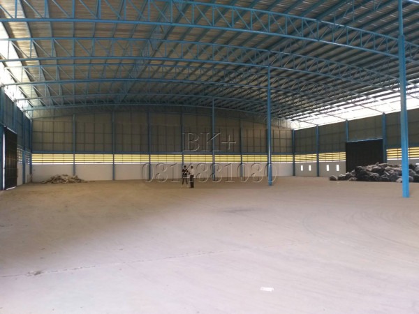 คลังสินค้าว่างขนาดพื้นที่  2500 ตรม   บางพระ ศรีราชา  ชลบุรี