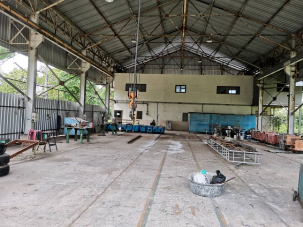 โรงงานหรือwork shop ให้เช่า ขนาดพื้นที่ ใช้สอย 500 ตรม มีเครนขนาด 5 ตัน  ย่าน เนินพระ เมืองระยอง