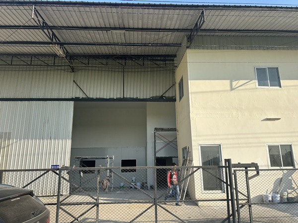 ให้เช่าโกดังโรงงานพร้อมออฟฟิศสำเร็จรูป  ขนาด 400  ตรม คลองหลวง คลอง 4 ปทุมธานี