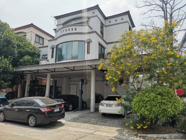 ให้เช่าอาคารสำนักงาน 3 ชั้น ขนาด 360 ตรม  ย่านนวมินทร์  ถนนร่มเกล้า  