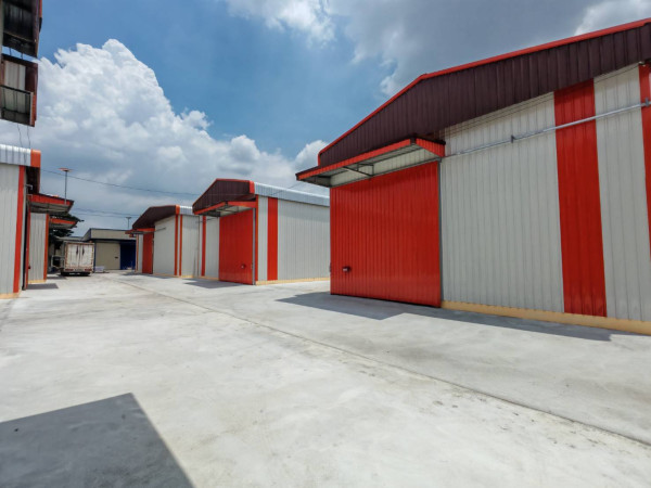 โกดังให้เช่าย่านลาดพร้าว ขนาด 250-560 ตรม รถใหญ่เข้าออกได้ทุกขนาด  เขตวังทองหลาง กทม