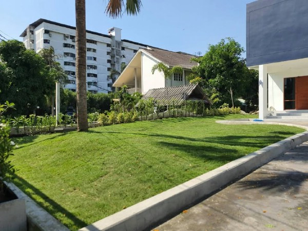ขายหรือให้เช่าบ้านเดี่ยวย่านสุขุมวิท62 พื้นที่ใช้สอย 700 ตรม. Luxuly Pool villa พิกัดแขวงบางจาก เขตพระโขนง กรุงเทพมหานคร | ทรัพย์ เซ็นเตอร์ Zubcenter